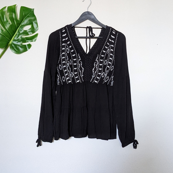 True Craft Tops - True Craft black and white embroidery baby doll long sleeve top size large
